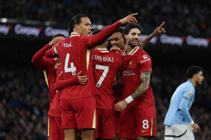 Liverpool nhấn chìm Man City tại Etihad