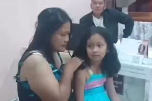 Bố mẹ lái xe đi 130km mới tá hỏa nhận ra quên con nhỏ ở trạm xăng