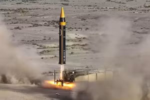 Iran "bất ngờ tập kích tên lửa đạn đạo" nhằm vào căn cứ Mỹ