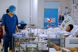 Đề xuất 6 mức phụ cấp ưu đãi cho viên chức y tế, cao nhất 100% lương