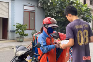 Từ tiện ích đến lệ thuộc, mặt trái của thói quen gọi shipper