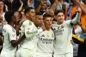 Mbappe tỏa sáng giúp Real hạ Barca