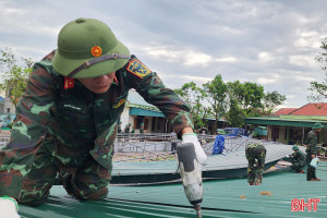 Hơn 11.000 lượt cán bộ, chiến sĩ chung tay dựng lại trường lớp sau bão