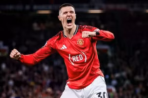 Sesko tỏa sáng, MU cách vé Champions League một trận thắng