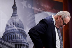 Nỗi tức giận của đảng Dân chủ khi 8 thượng nghị sĩ 'trở cờ'