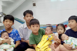 Cuộc sống của người mẹ sinh 8 con ở tuổi 32