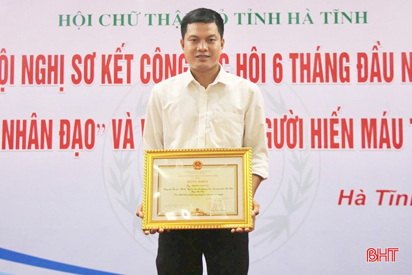 Với những nghĩa cử cao đẹp của mình, anh Vũ đã được các cấp, ngành tặng nhiều bằng khen, giấy khen. bqbht_br_v2.jpg