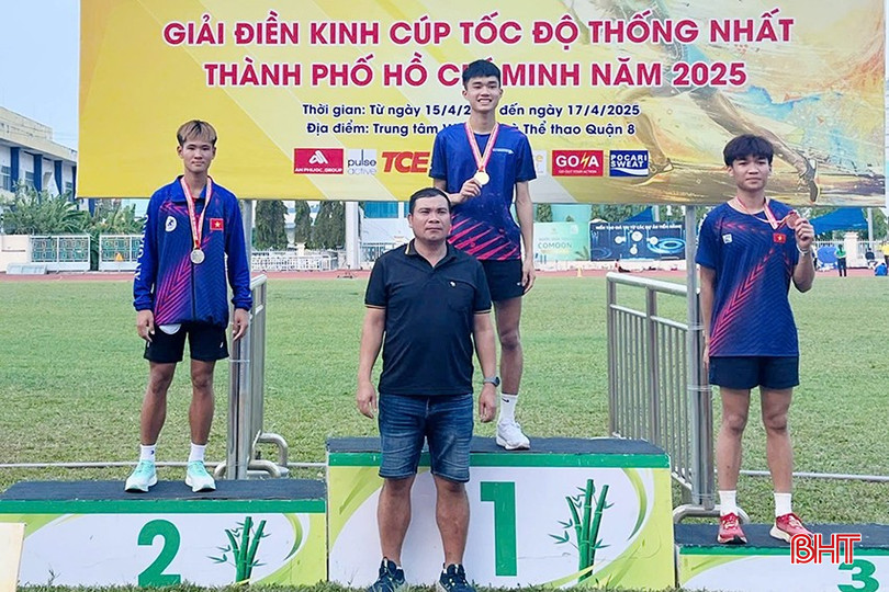 VĐV Nguyễn Minh Tuấn nhận HCV nội dung 400m rào nam lứa tuổi 2006-2007. bqbht_br_a3.jpg