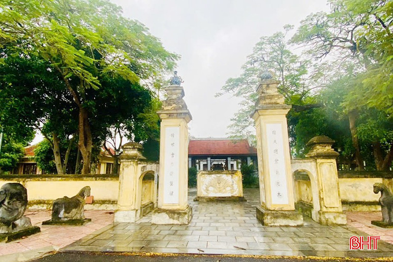 Đền thờ Xuân Quận công Nguyễn Nghiễm ở thị trấn Tiên Điền, huyện Nghi Xuân, tỉnh Hà Tĩnh. bqbht_br_a6.jpg