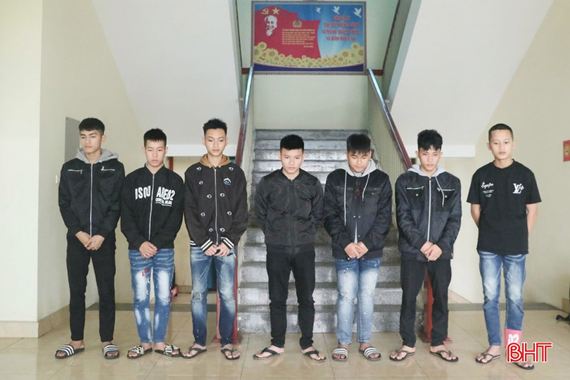 Một số đối tượng tham gia hỗn chiến trong đêm bị triệu tập lên cơ quan công an làm việc. bqbht_br_a4.jpg