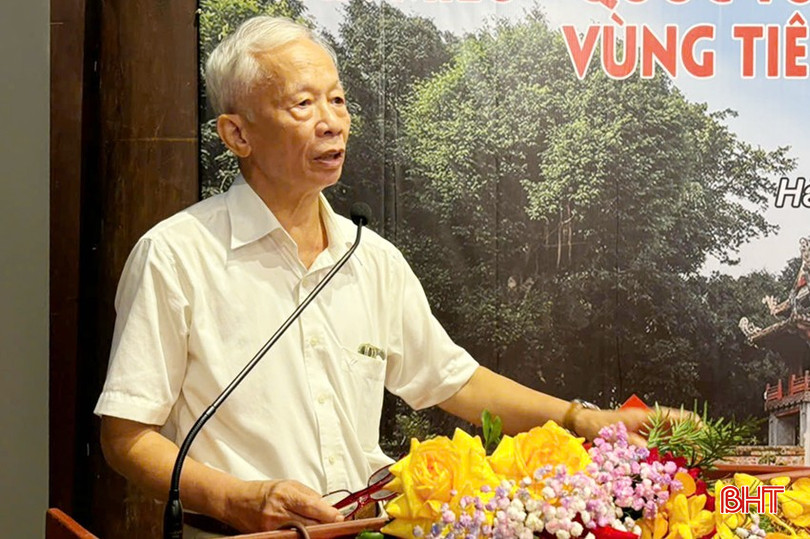 Viện sĩ Nguyễn Huy Mỹ trình bày tham luận "Nguyễn Huy Oánh và dòng họ Nguyễn Huy Trường Lưu với Quốc Tử Giám". bqbht_br_a3.jpg