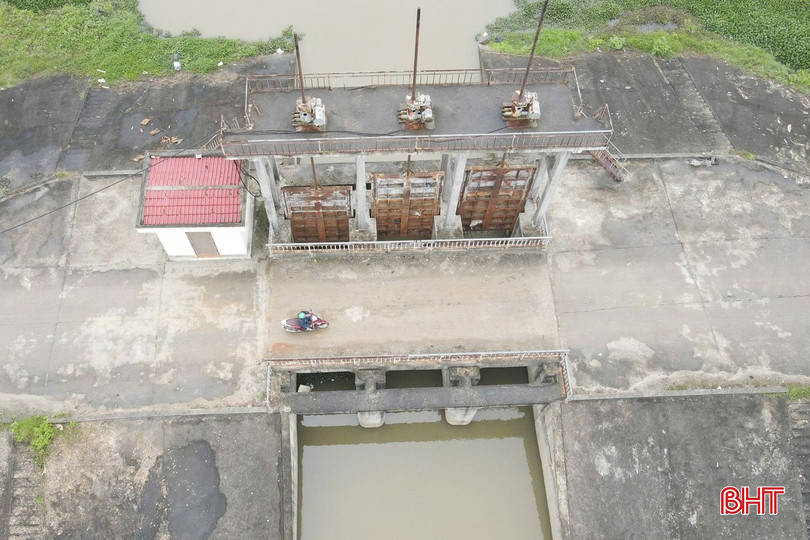 Cống Rào Trẻn thuộc thôn Trí Nang, xã Đông Kinh.