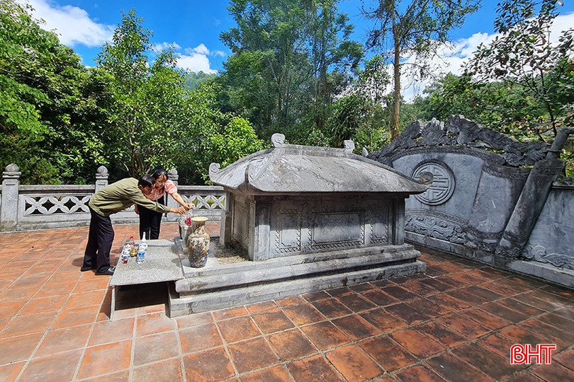 Mộ Hải Thượng Lãn Ông được an táng tại khe nước cạn dưới chân núi Minh Tự, nay thuộc xã Sơn Trung, huyện Hương Sơn. 20230621_093742.jpg