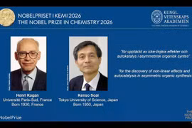 Nobel Hóa học 2026 vinh danh 2 nhà khoa học Pháp và Nhật Bản