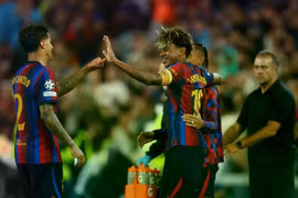 Yamal đi vào lịch sử Champions League