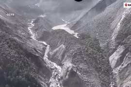 Vỡ hồ chắn ở biên giới Trung Quốc - Nepal