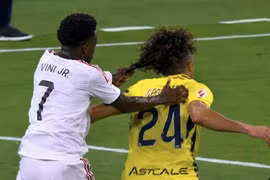 Vinicius bị treo giò 4 trận, nổi giận với HLV Mourinho