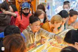 Nhiều người lỗ nặng vì vàng