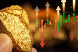 Tiến sát 4.700 USD, điều gì kích hoạt đà tăng vọt của giá vàng?