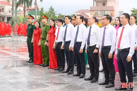 Dâng hương tưởng niệm nhân 96 năm ngày Xô viết Nghệ Tĩnh