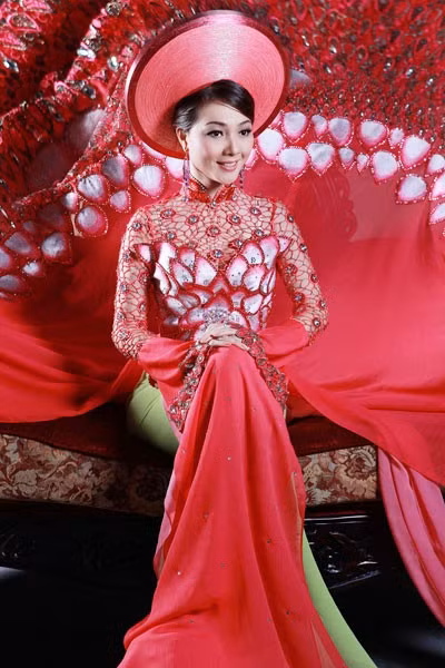 Thí sinh Mrs. World khoe sắc với áo dài ảnh 8