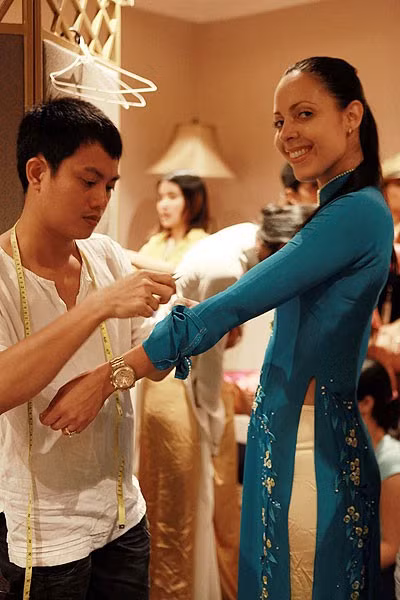 Thí sinh Mrs. World khoe sắc với áo dài ảnh 5