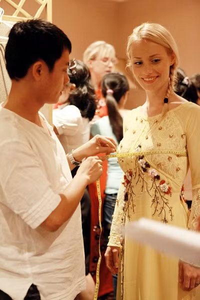 Thí sinh Mrs. World khoe sắc với áo dài ảnh 2