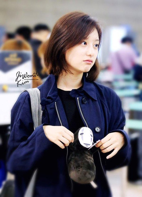 Khi uốn cụp nhẹ nhàng, kiểu đầu bob này sẽ ôm lấy khuôn mặt, tôn lên những đường nét đẹp của dung nhan.