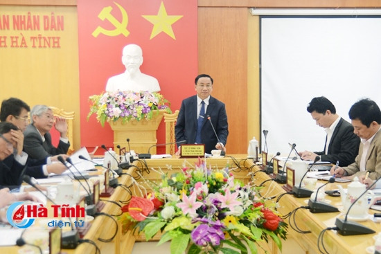 Bí thư Tỉnh ủy - Chủ tịch UBND tỉnh Lê Đình Sơn: Thống nhất chủ trương xã hội hóa xây dựng Trung tâm KCB theo yêu cầu BVĐK tỉnh nhưng phải xác định rõ mô hình là bệnh viện tư nằm trong bệnh viện công