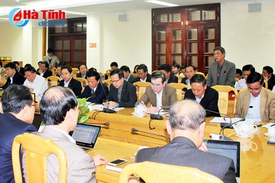 Lãnh đạo Cục Thống kê tỉnh phát biểu tại cuộc họp Lãnh đạo Cục Thống kê tỉnh phát biểu tại cuộc họp