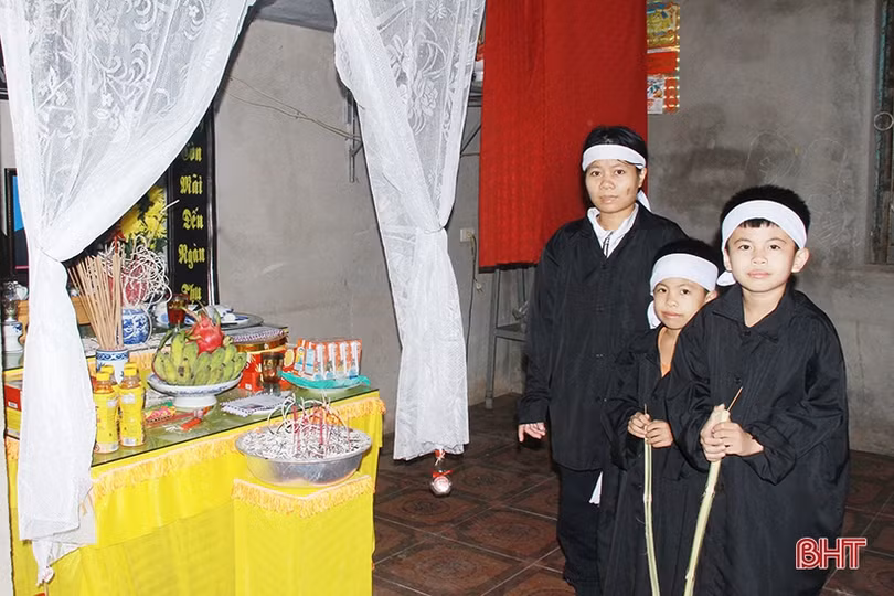 MS2216: Chồng tai nạn qua đời, vợ và 2 con khuyết tật rơi vào bế tắc