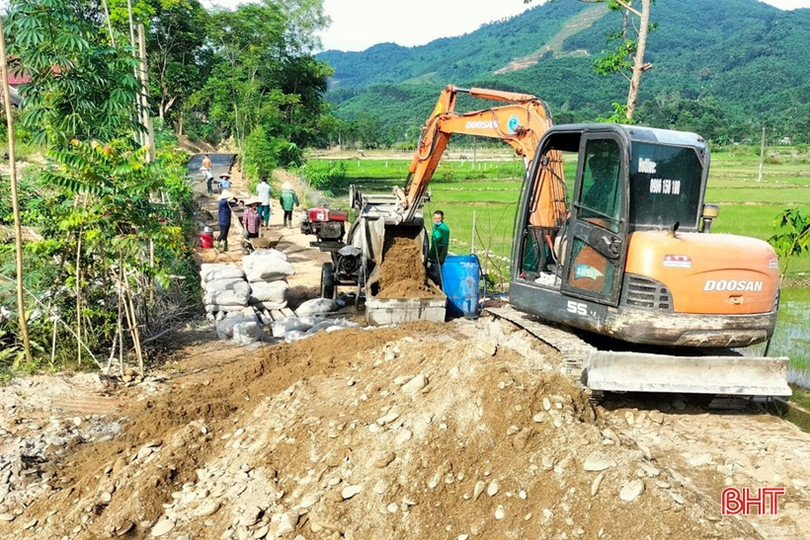 Cán bộ và người dân xã miền núi ở Hương Sơn “tăng tốc” xây dựng NTM nâng cao