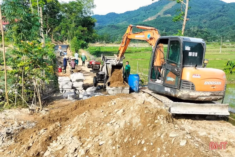 Cán bộ và người dân xã miền núi ở Hương Sơn “tăng tốc” xây dựng NTM nâng cao