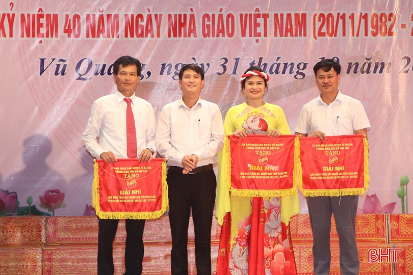 Đức Lĩnh đạt giải xuất sắc Liên hoan “Tiếng hát người giáo viên Nhân dân”