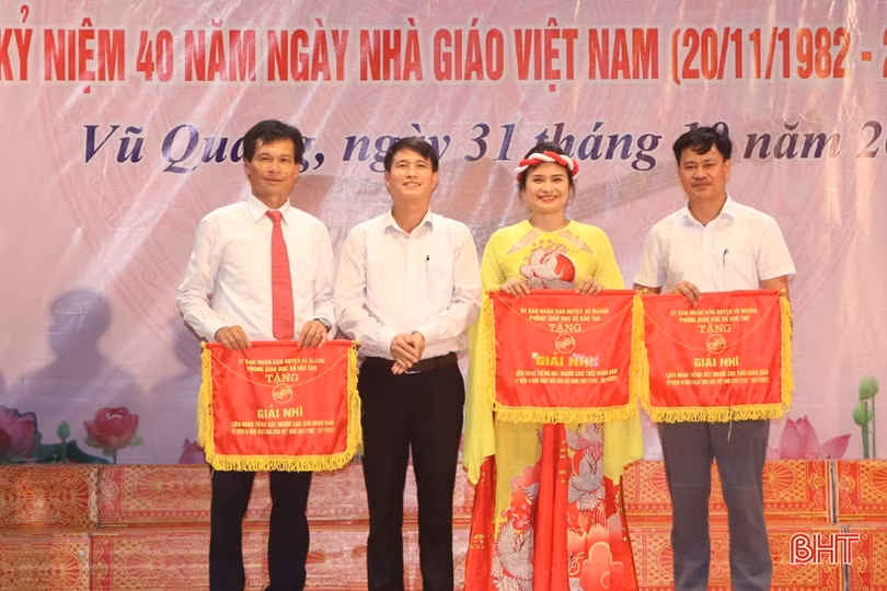 Đức Lĩnh đạt giải xuất sắc Liên hoan “Tiếng hát người giáo viên Nhân dân”