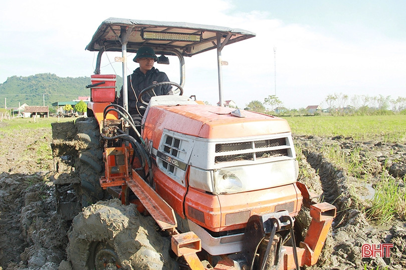 Nghi Xuân ra quân phá bờ vùng bờ thửa, chuẩn bị cho sản xuất vụ xuân 