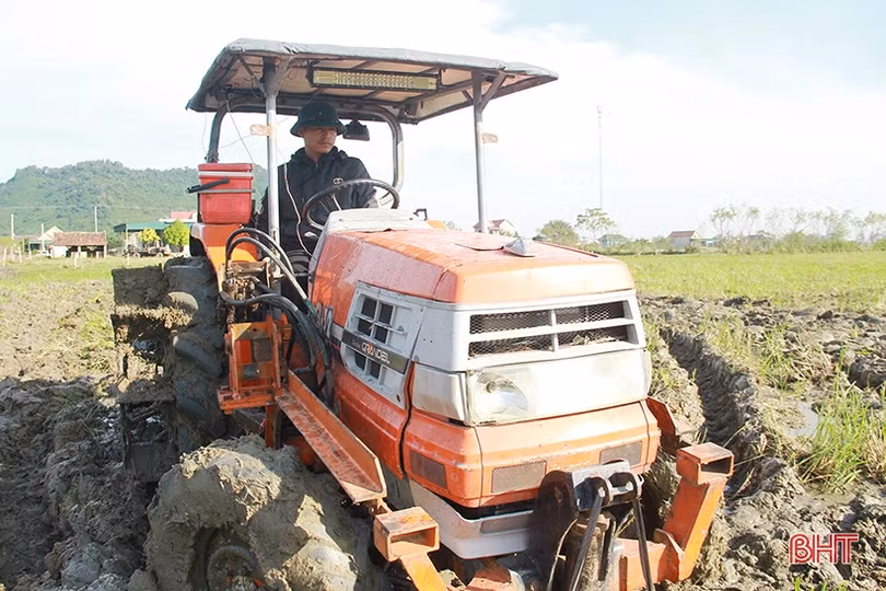 Nghi Xuân ra quân phá bờ vùng bờ thửa, chuẩn bị cho sản xuất vụ xuân 