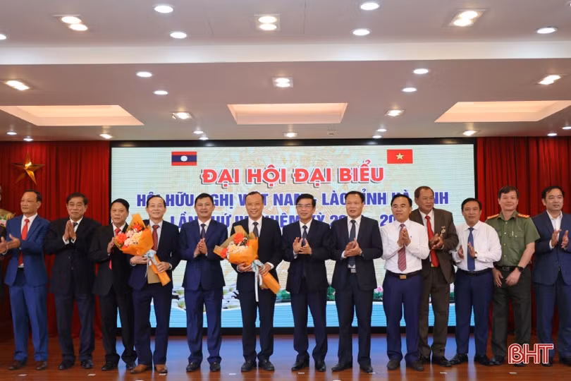 Cầu nối các hoạt động hữu nghị, hợp tác Việt Nam - Lào