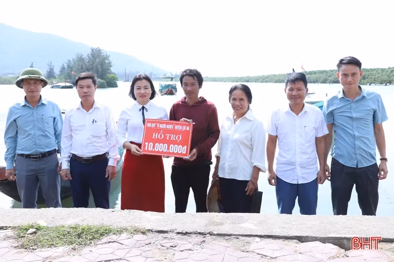 Huy động gần 4,7 tỷ đồng hỗ trợ người mù ở Hà Tĩnh