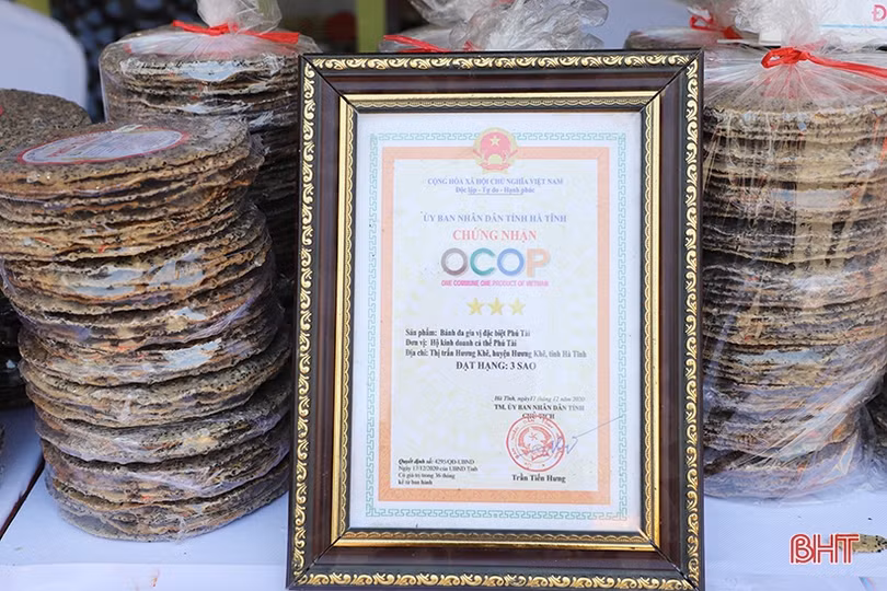 Nhộn nhịp mua sắm trong Tuần lễ Sản phẩm tiêu biểu Hà Tĩnh tại Hà Nội