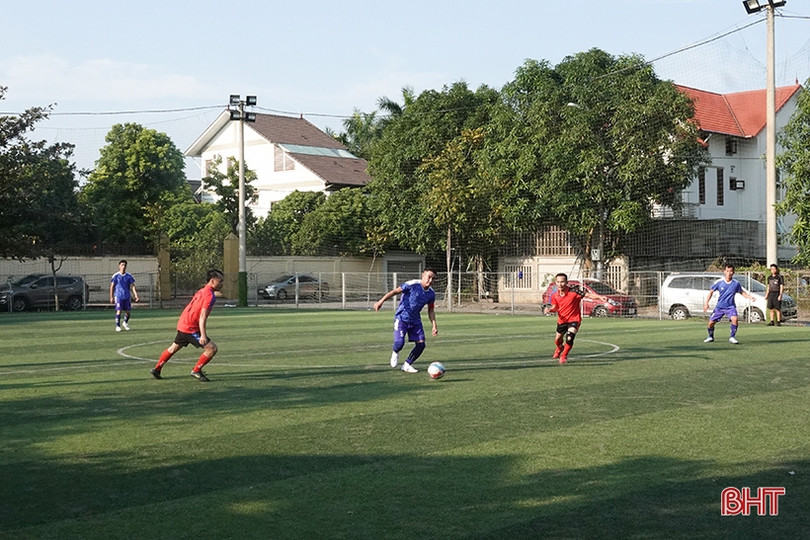 12 đội tham gia Giải Bóng đá nam các đơn vị trực thuộc Sở GD&ĐT Hà Tĩnh