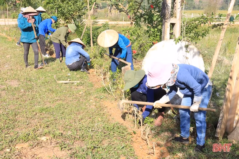 Cán bộ và người dân xã miền núi ở Hương Sơn “tăng tốc” xây dựng NTM nâng cao