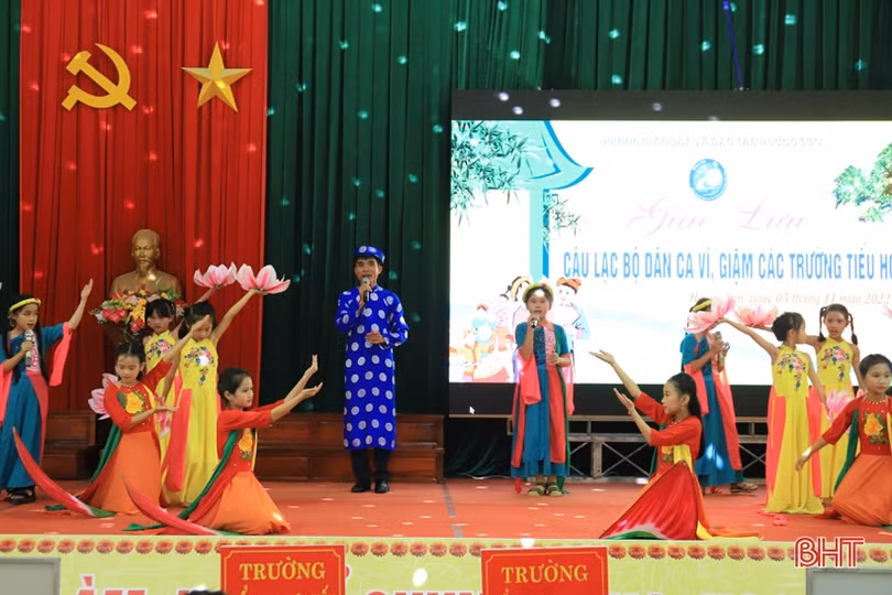 Đặc sắc chương trình giao lưu các CLB dân ca ví, giặm trường học ở Hương Sơn