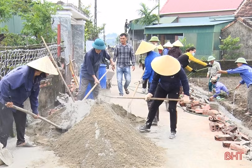 10 hộ dân Nghi Xuân hiến gần 350m<sup>2</sup> đất mở đường giao thông