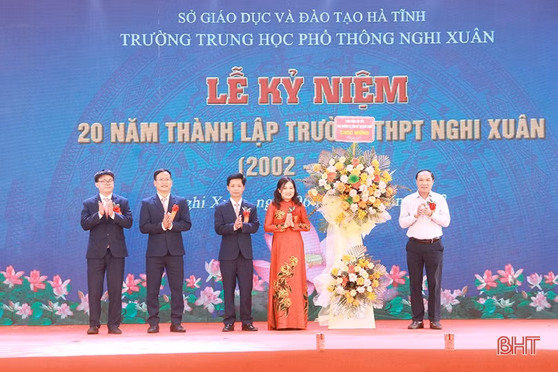 Trường THPT Nghi Xuân kỷ niệm 20 năm thành lập