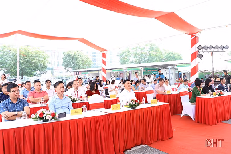 Khai mạc tuần lễ nông sản tiêu biểu Hà Tĩnh tại Hà Nội