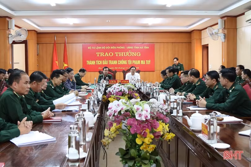 Trao thưởng thành tích phá đường dây ma túy xuyên quốc gia tại Hà Tĩnh