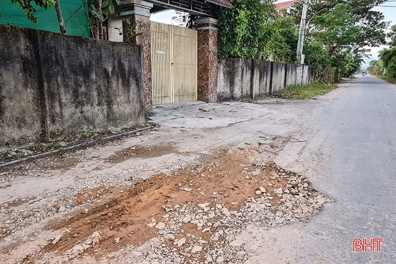Đường xuống cấp, người dân Can Lộc mong chờ được tu sửa