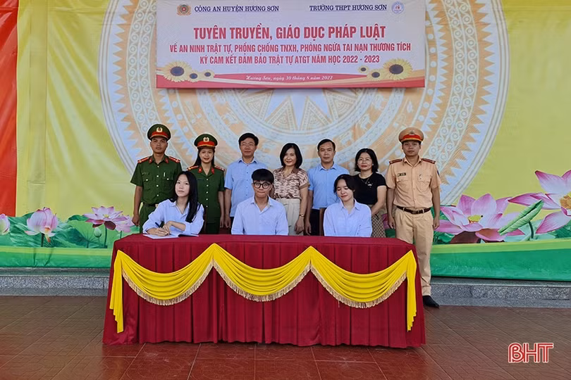 “Camera giấu kín” ghi lại hình ảnh học sinh vi phạm trật tự an toàn giao thông