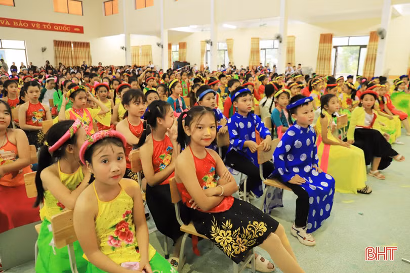 Đặc sắc chương trình giao lưu các CLB dân ca ví, giặm trường học ở Hương Sơn